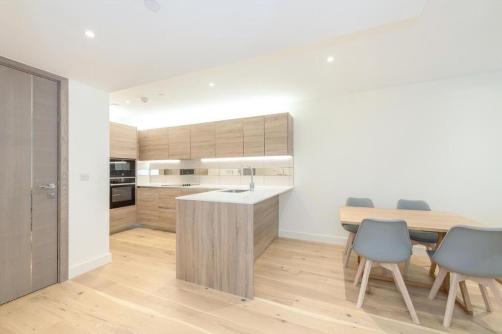 Apartment Luxury 2 Bedroom In *