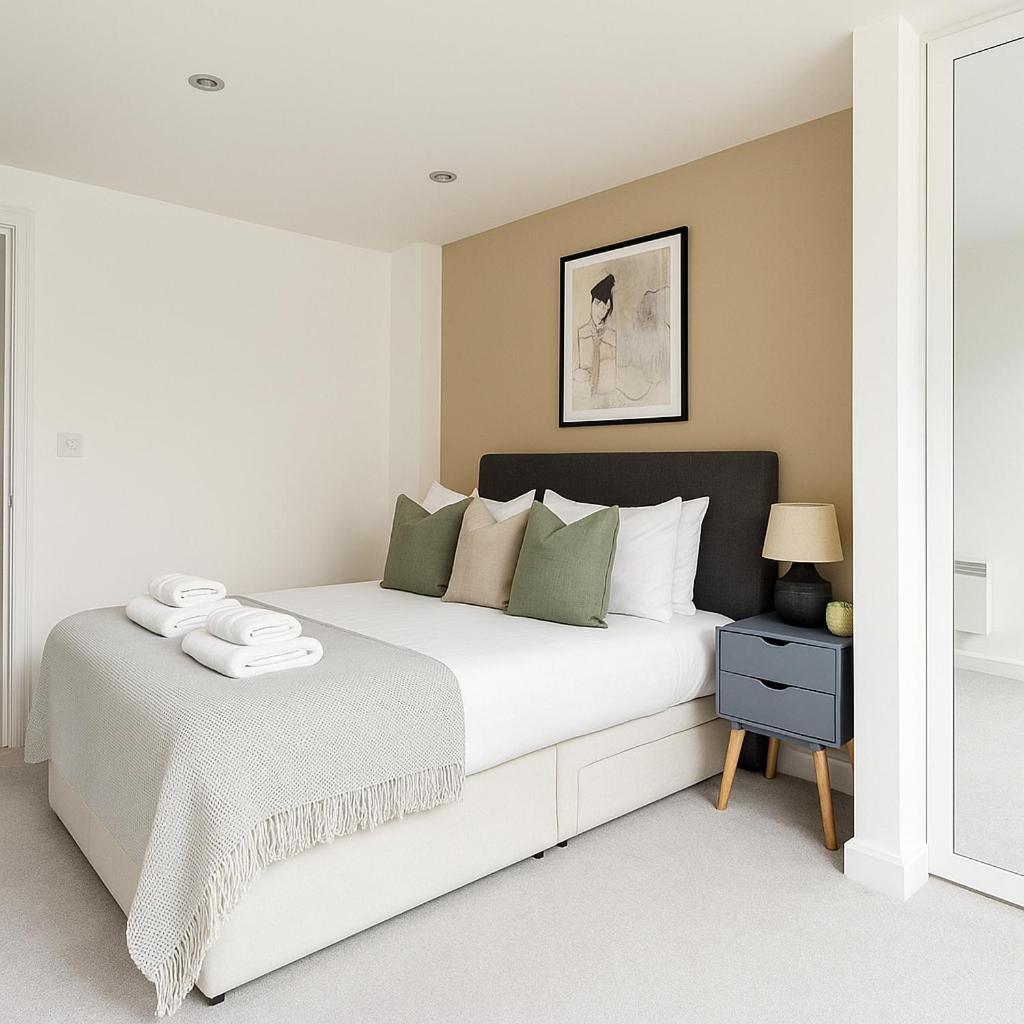 Chelsea Harbour - Peaceful Thames Views * London