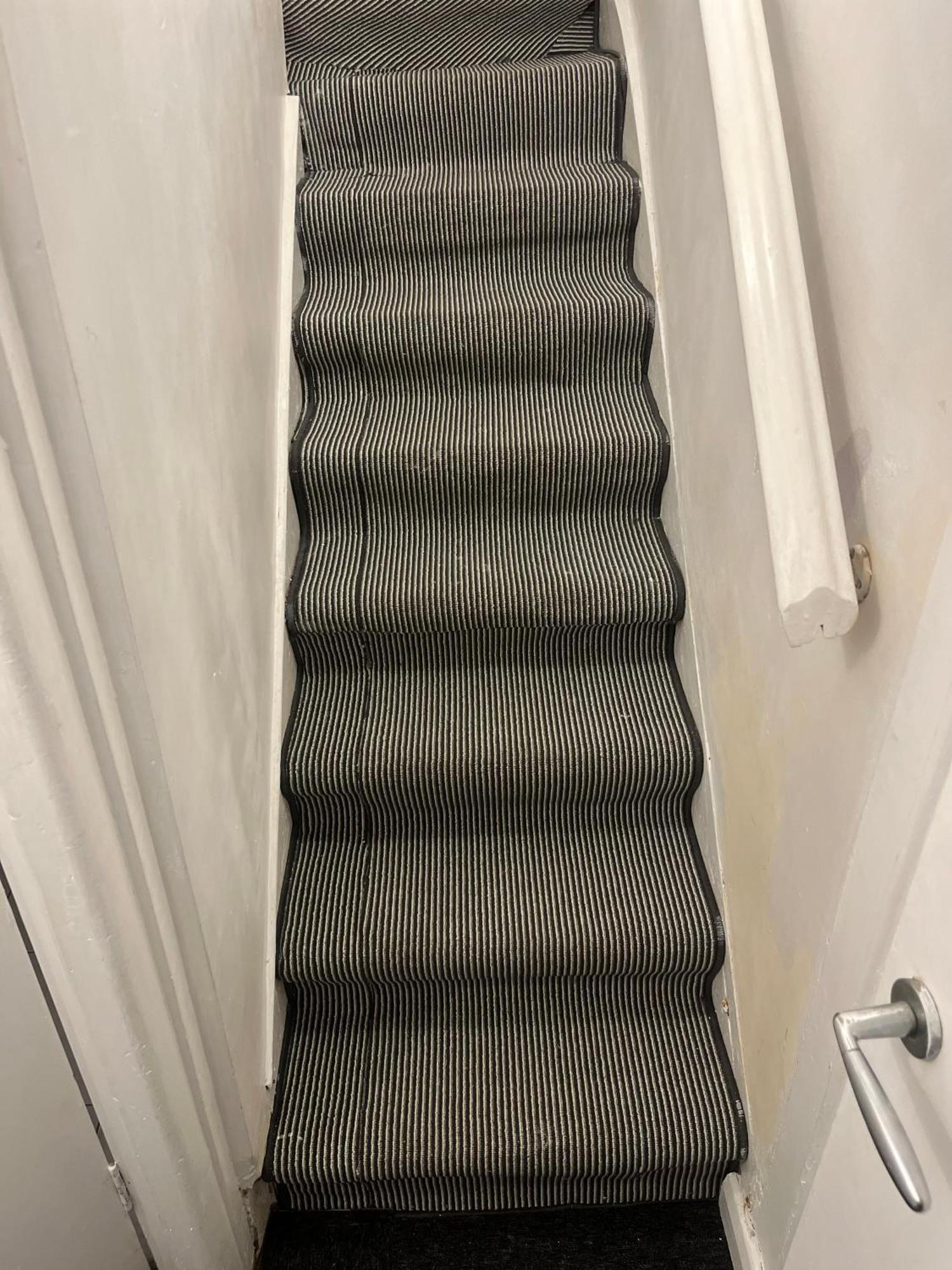 Cozy Two Bedroom Flat 1 Minute From Forest Hill Train Station Apartment *