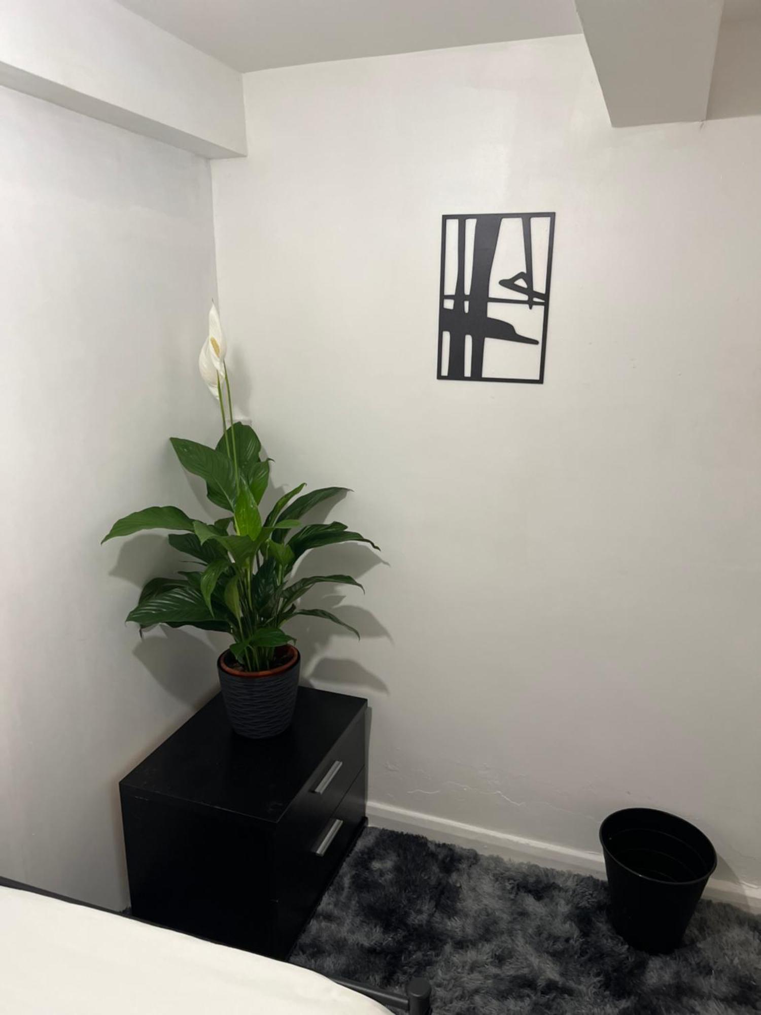 Cozy Two Bedroom Flat 1 Minute From Forest Hill Train Station * London