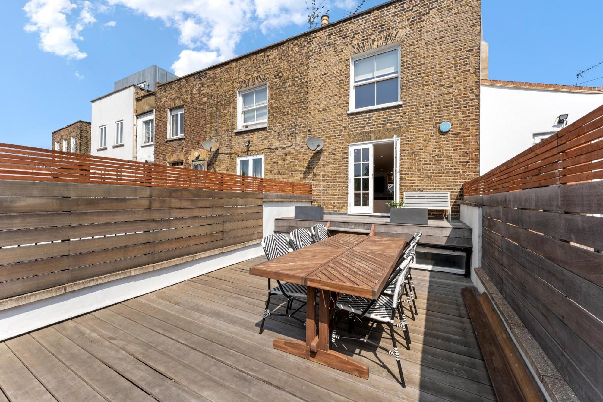 Spacious 1 Bed Maisonette In Camden By Amber Stays, Perfect For Long Term Stays, Sleeps 4! Apartment London