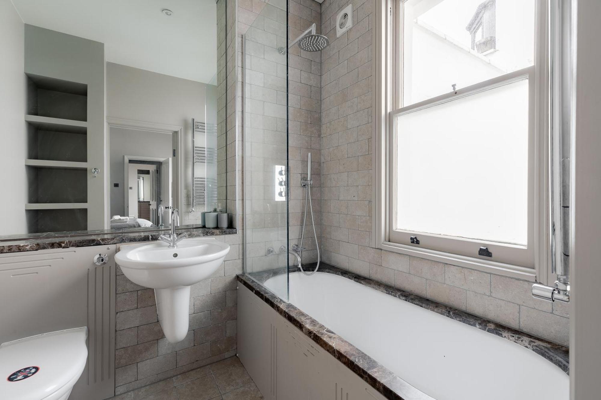 Luxurious 2bed 2bath By Hyde Park *