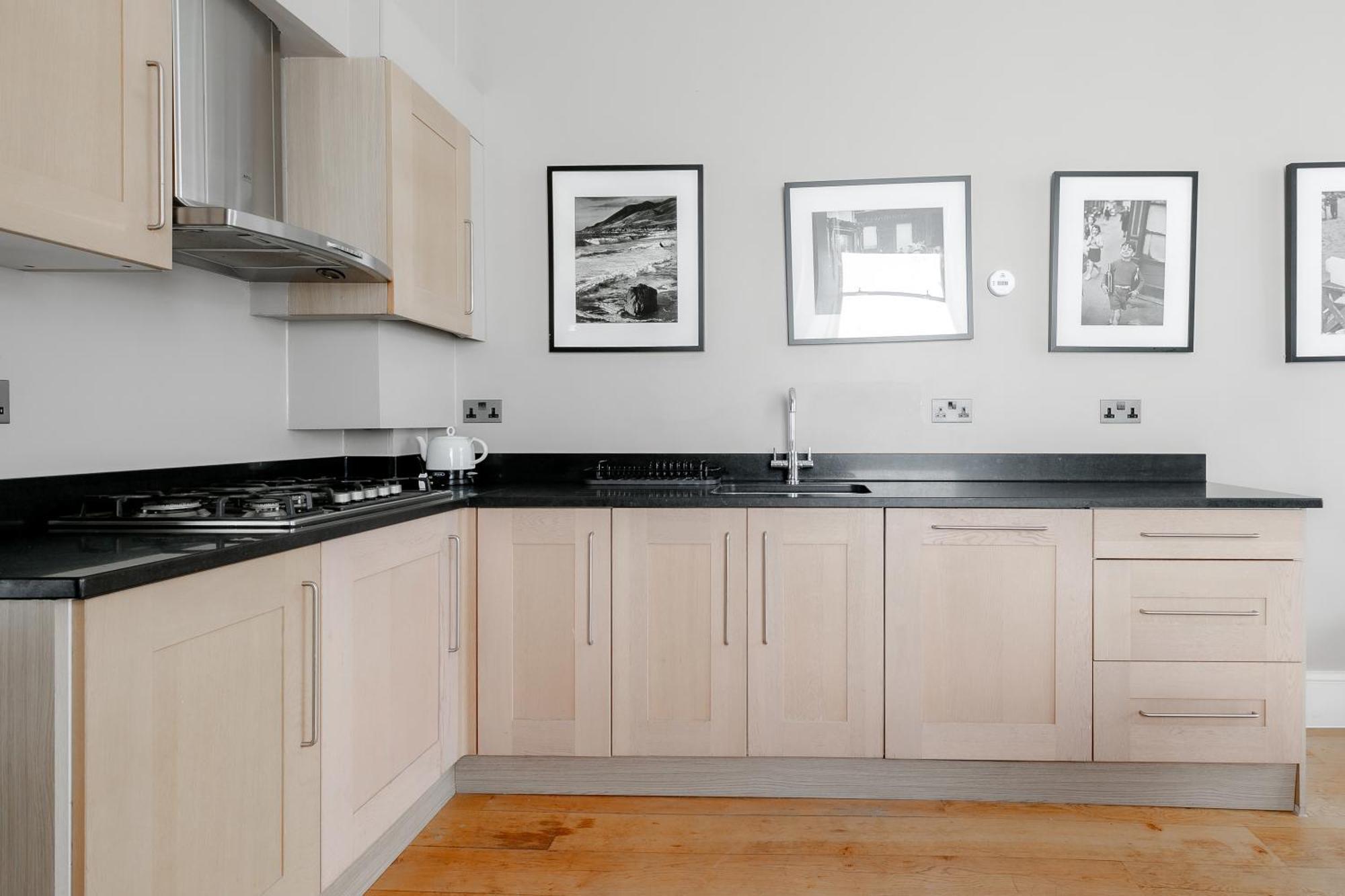 Luxurious 2bed 2bath By Hyde Park