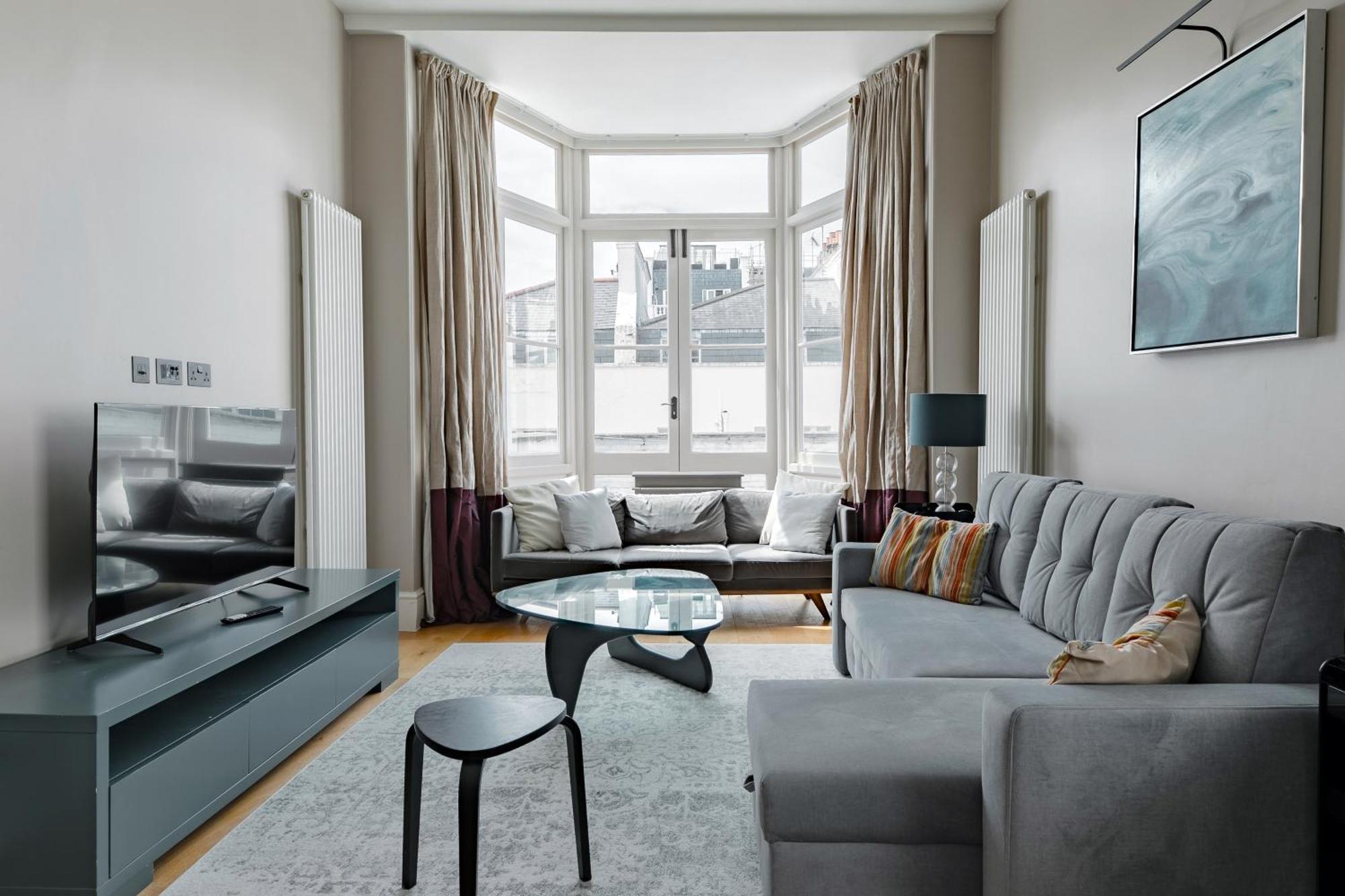 Luxurious 2bed 2bath By Hyde Park