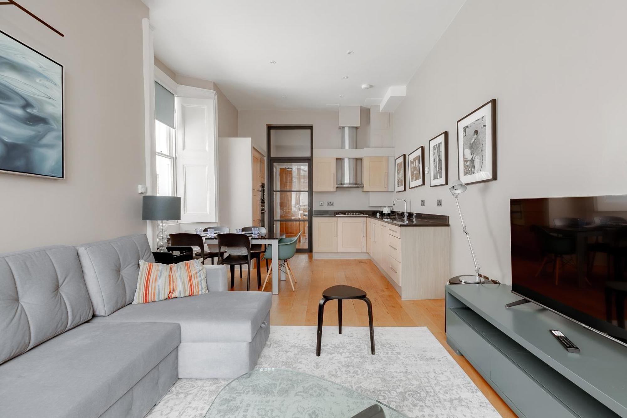 Luxurious 2bed 2bath By Hyde Park Apartment