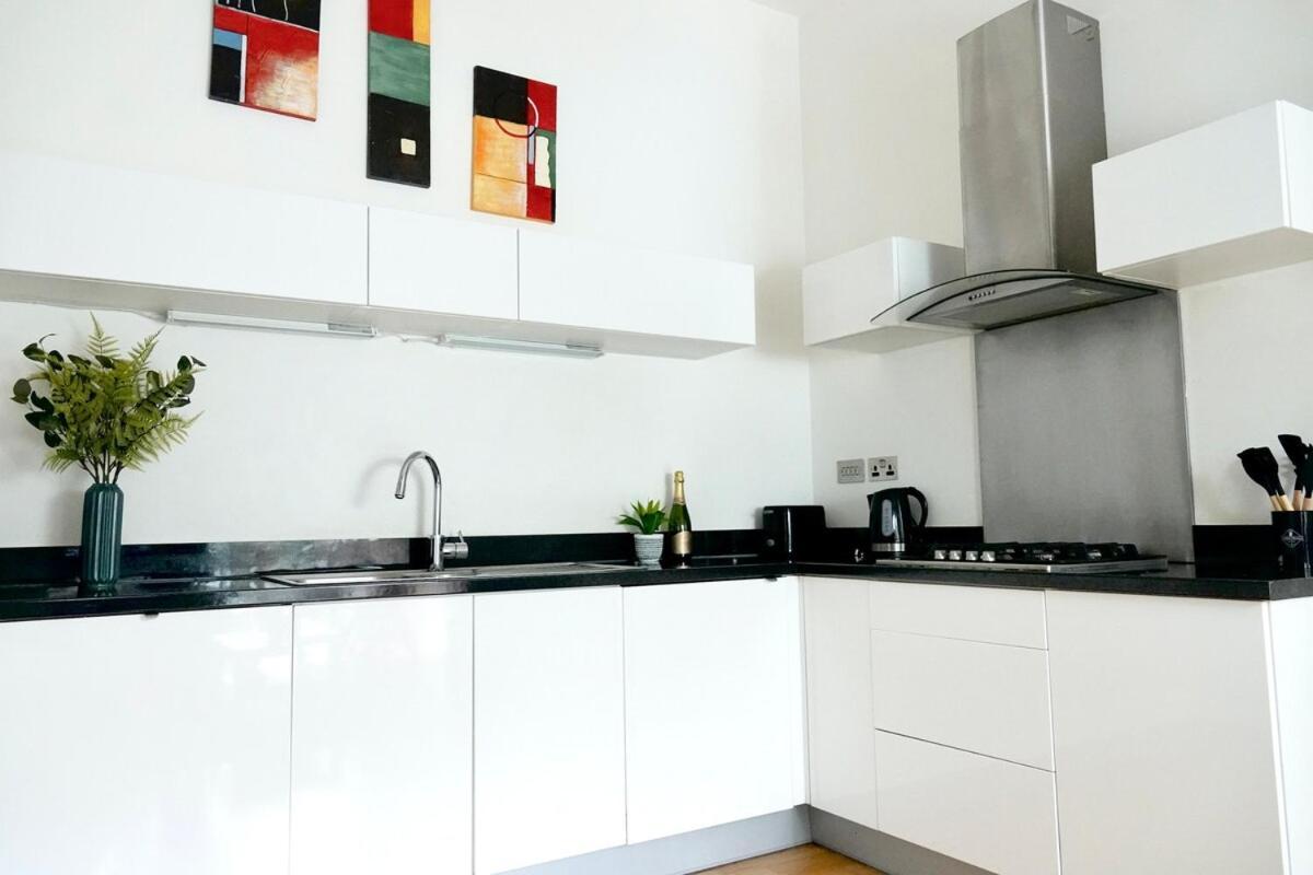 Modern 2 Bed Flat In East Apartment
