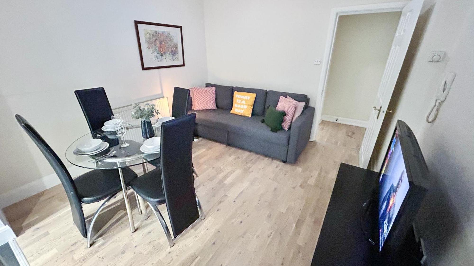 1-bedroom Flat With Small Garden & Paid Parking In Finsbury Park, Highbury Apartment