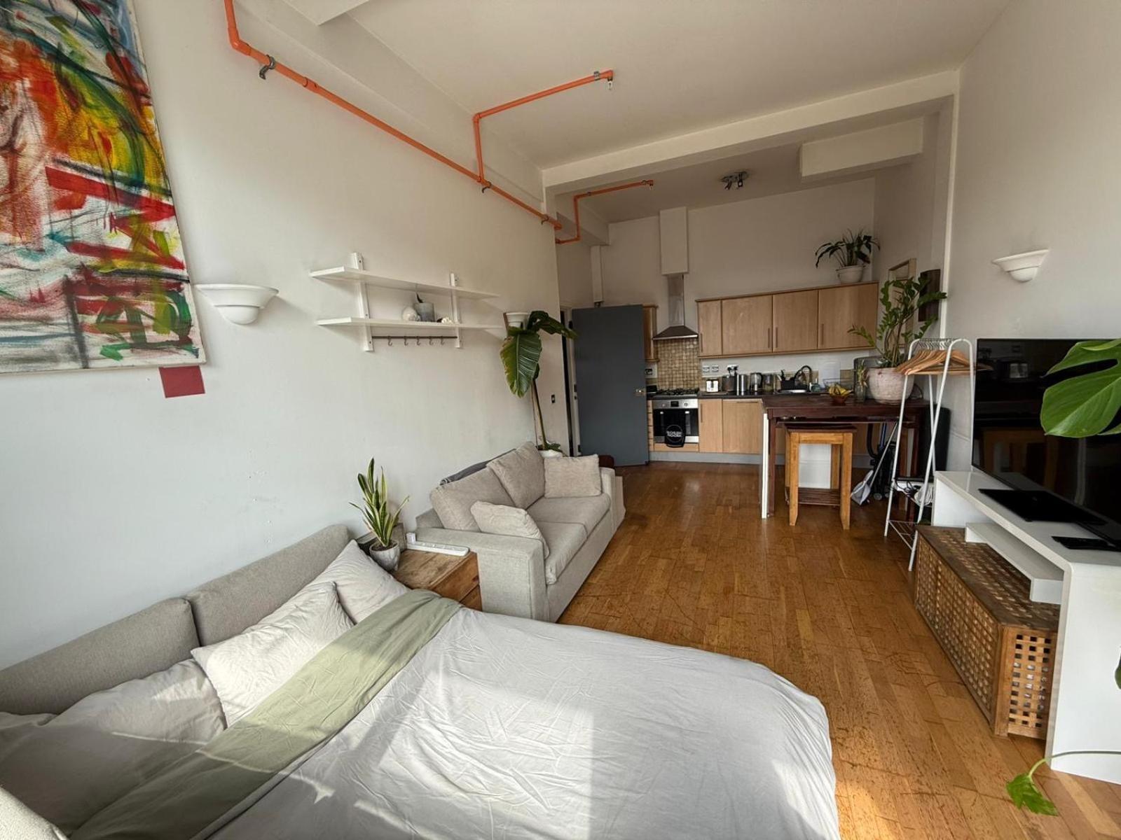 Cosy Private With Shared Bathroom Facilities *