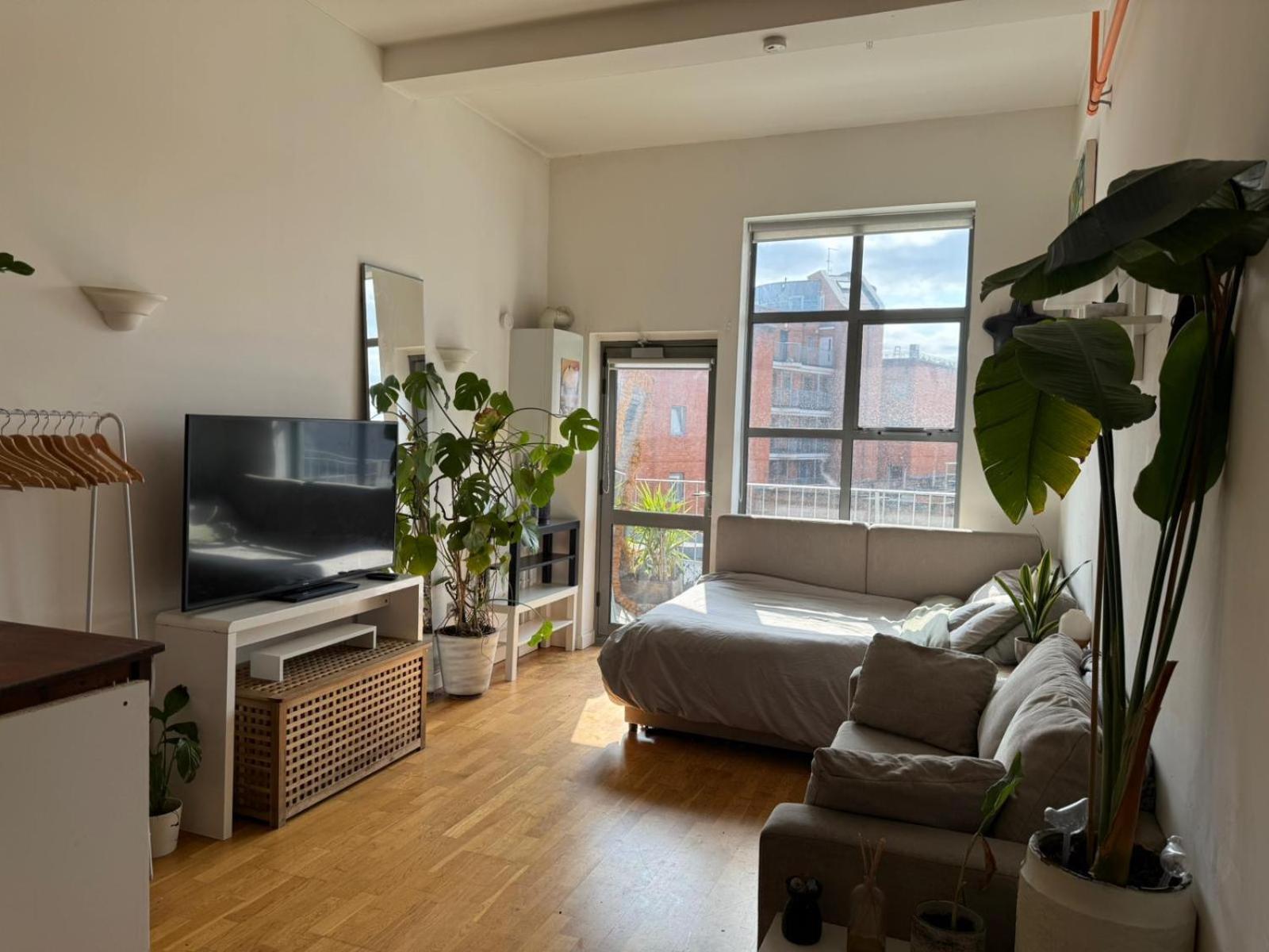 Cosy Private With Shared Bathroom Facilities Guest house