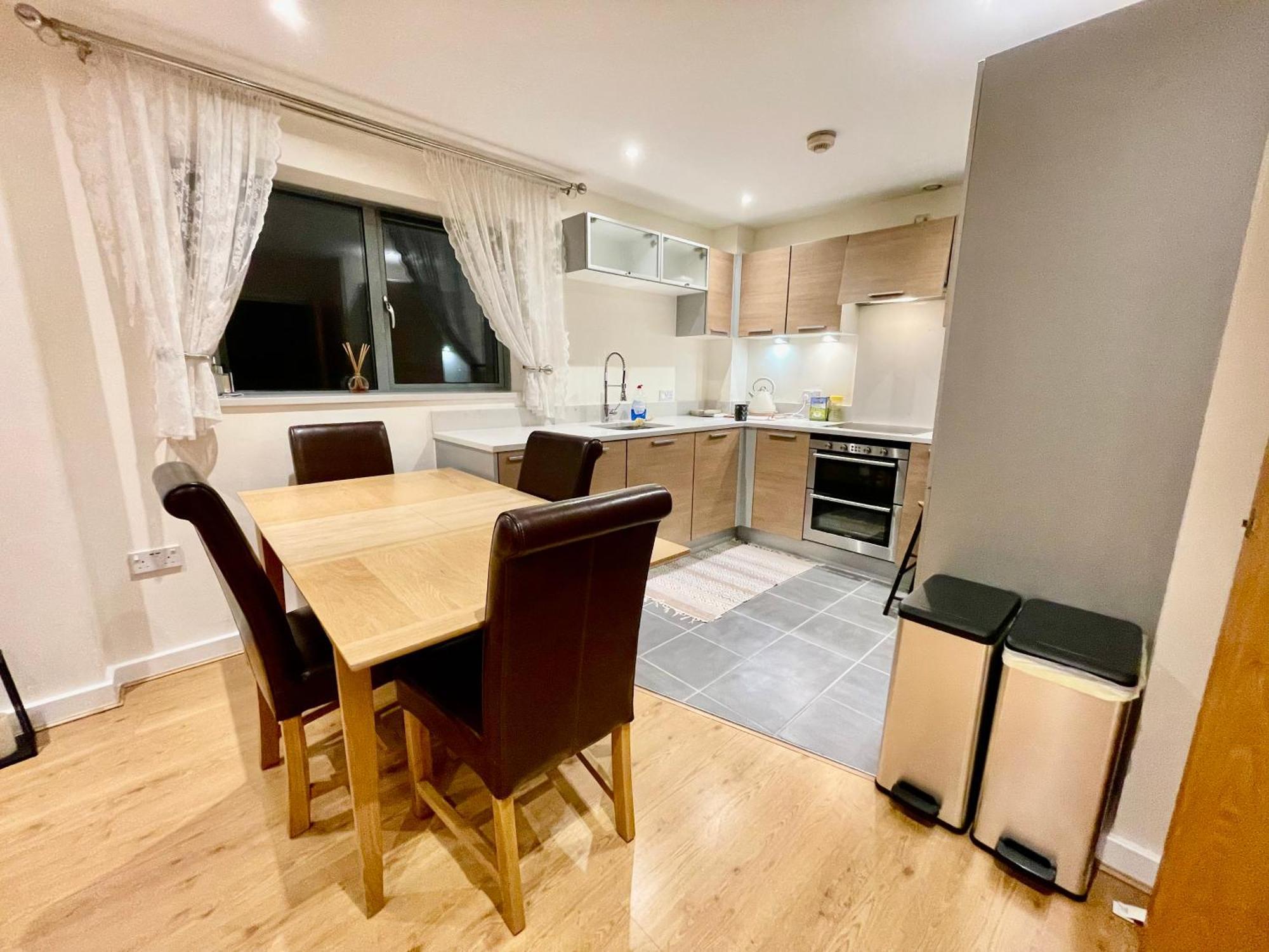 Apartment Waterfall Oasis: Luxury Wembley With Parking London