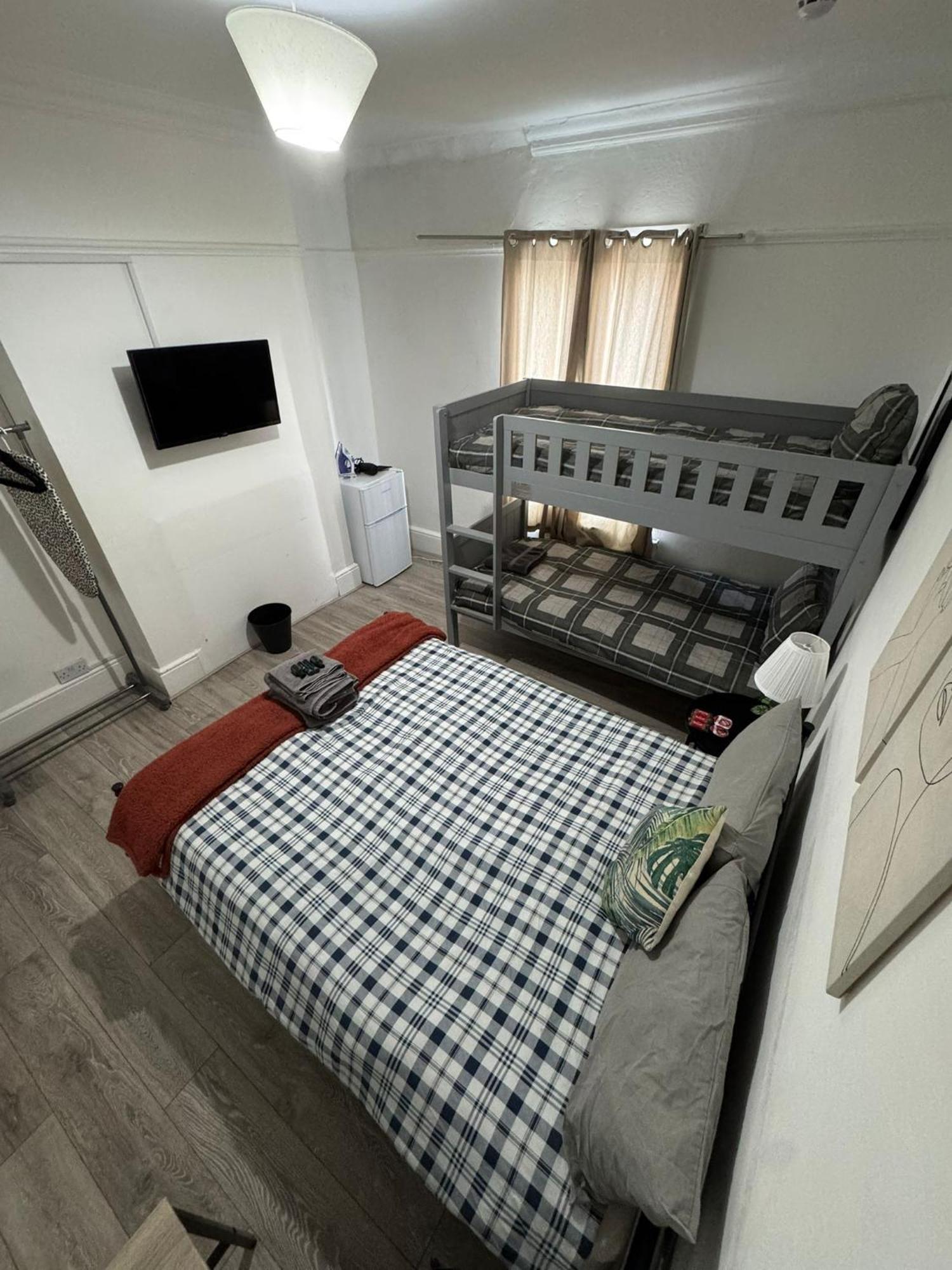 Wandsworth Guest 64