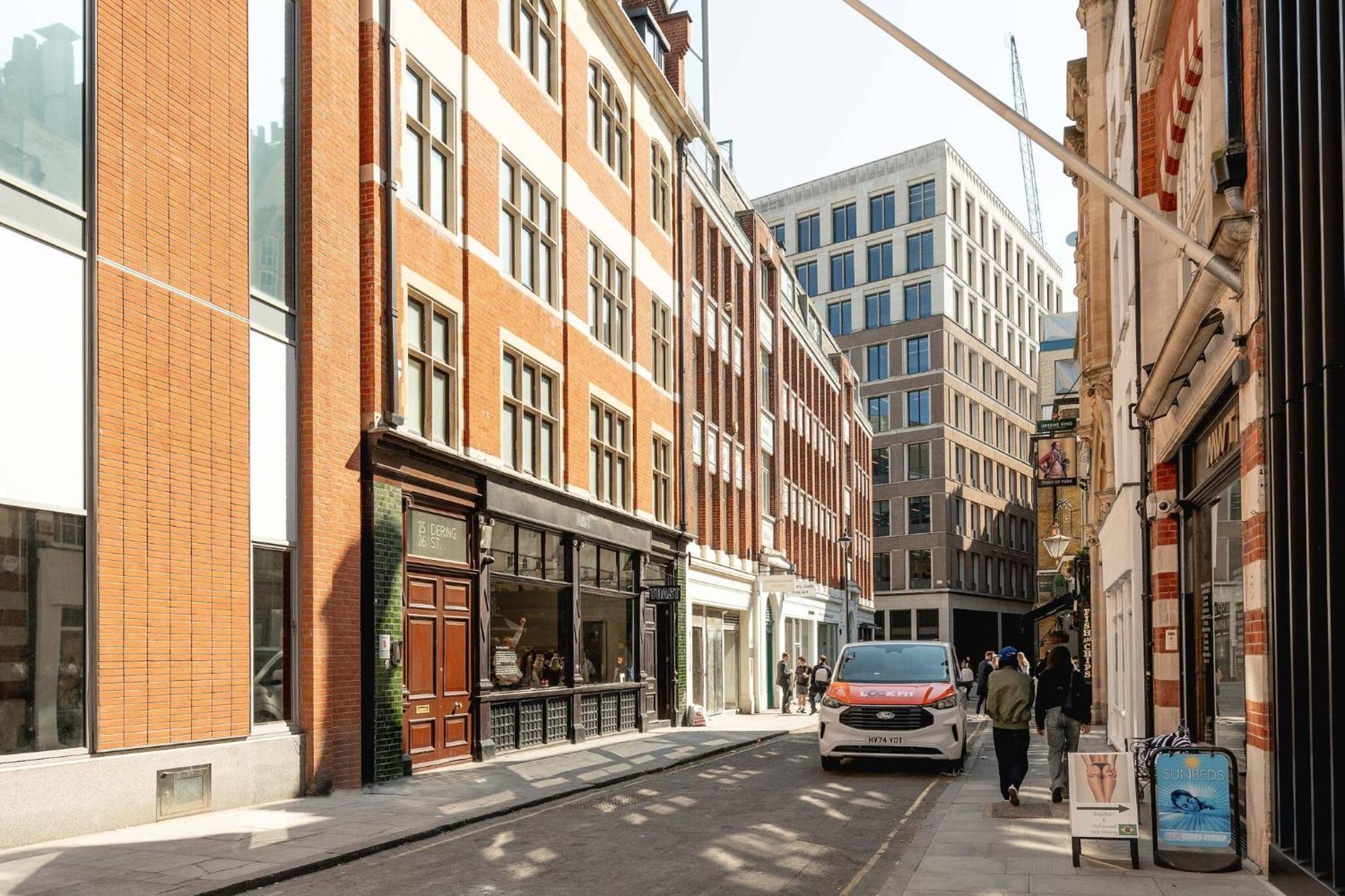 Designer - Heart Of Mayfair Apartment