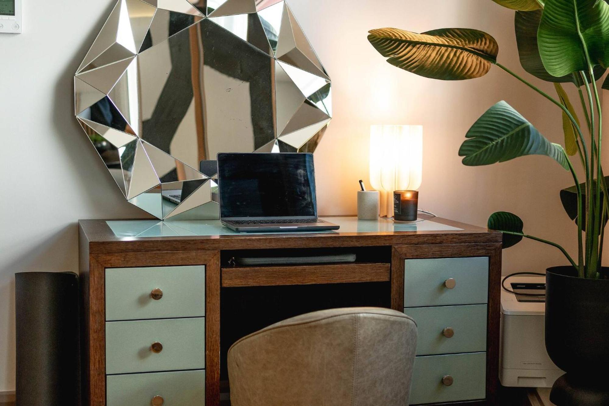 Designer - Heart Of Mayfair Apartment *