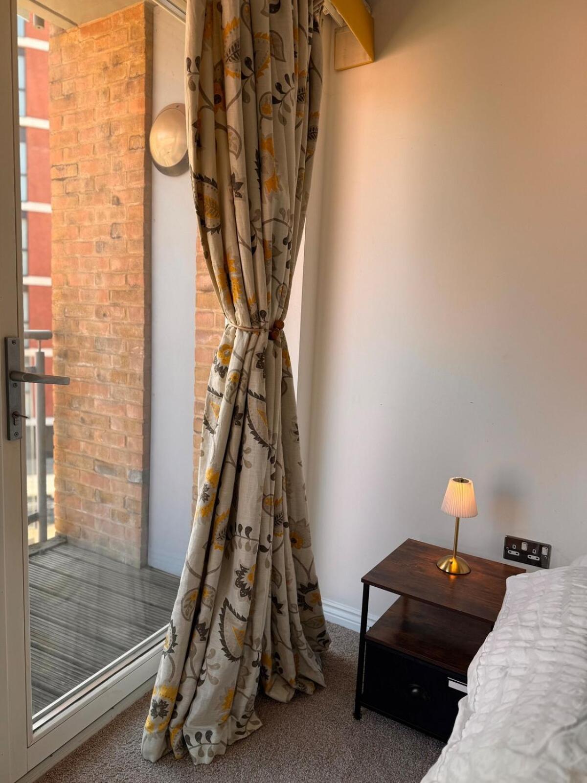Apartment Family Battersea With Balcony In