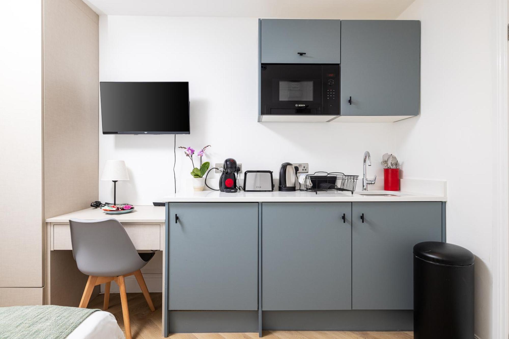 Charmstay Kensington Olympia * London