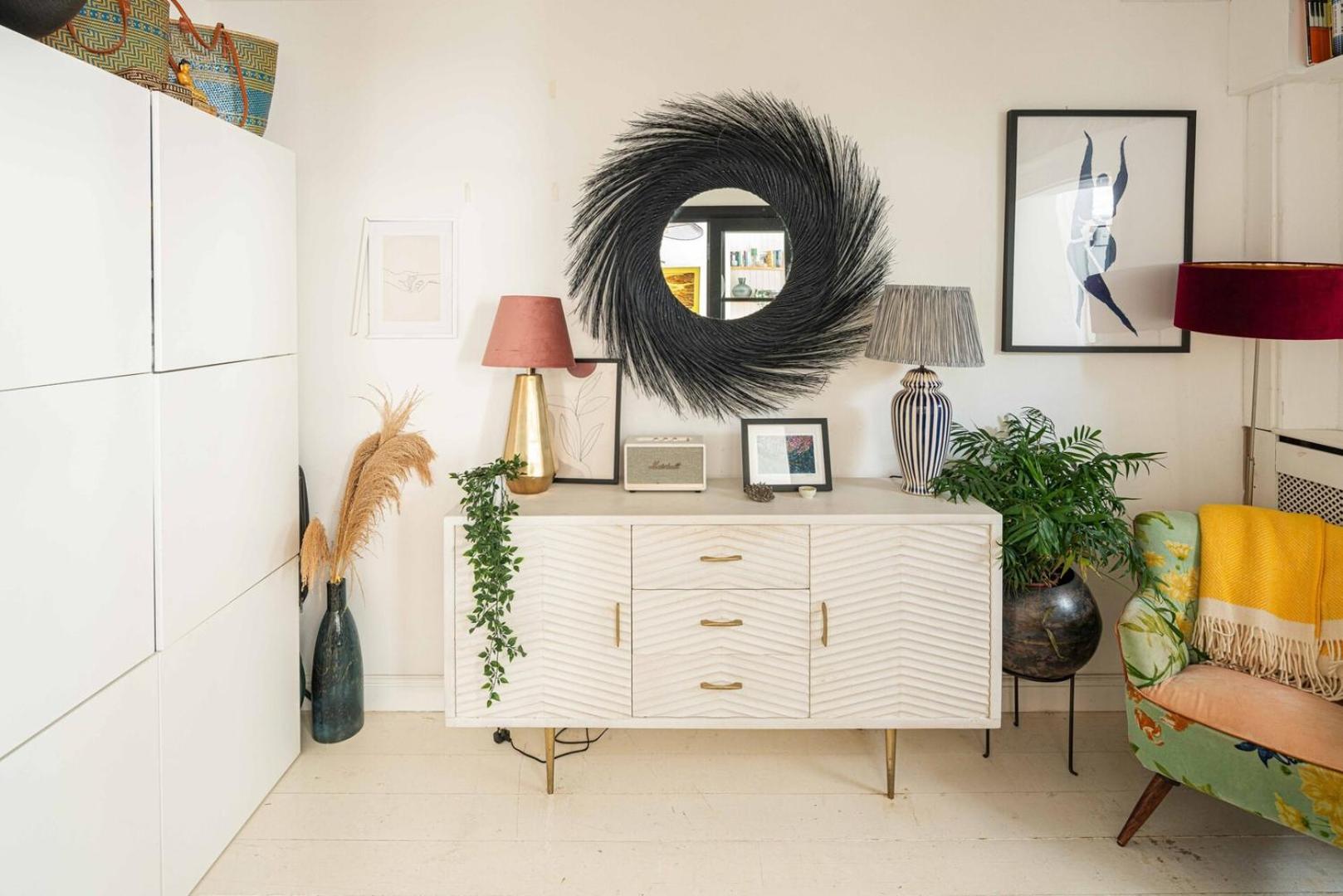 Stylish 2bd Garden Retreat: Bright & Elegant Apartment London