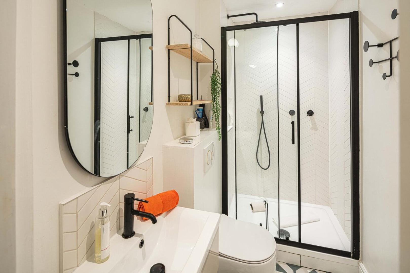 Apartment Stylish 2bd Garden Retreat: Bright & Elegant *
