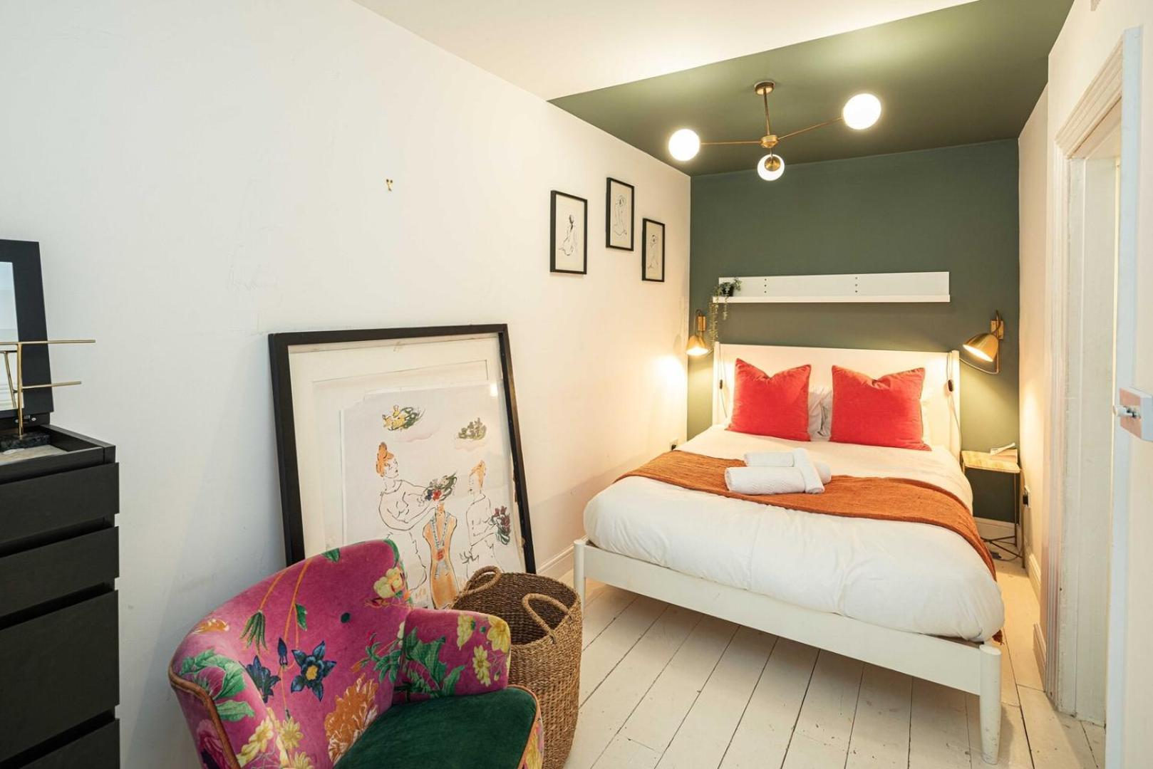 Apartment Stylish 2bd Garden Retreat: Bright & Elegant