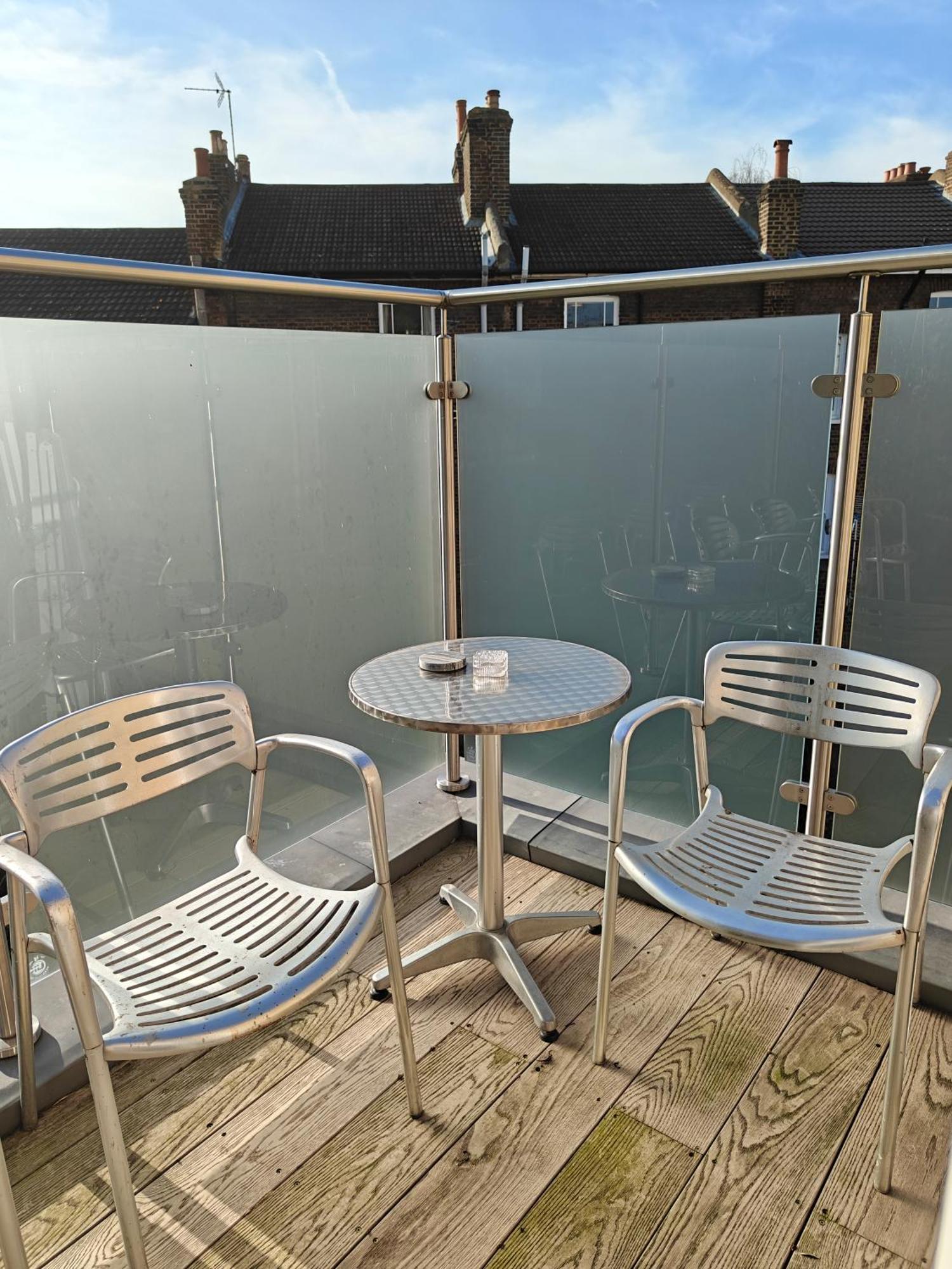 Penthouse In Luxor House Aparthotel London