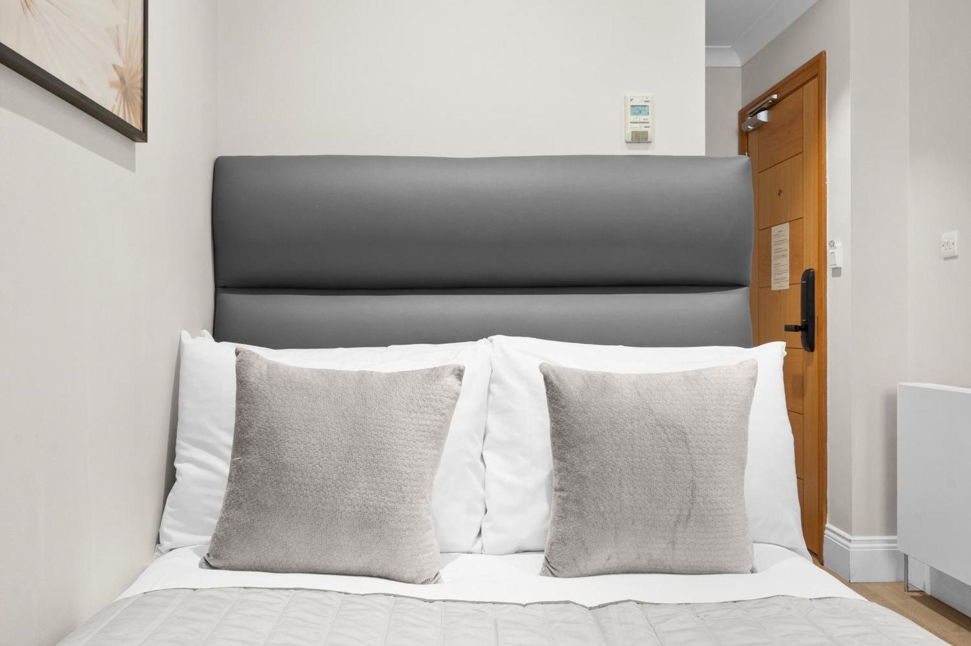 Cleveland Residences Russell Square Apartment *