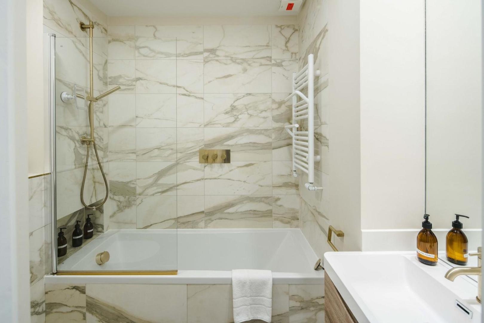 Apartment Stylish 2 Bedroom / 2 Bath In Notting Hill London