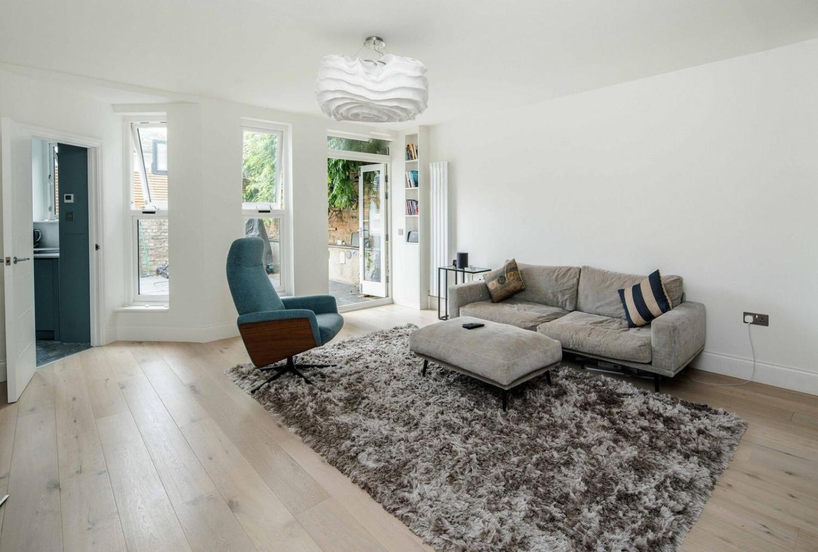 Stylish 2 Bedroom / 2 Bath In Notting Hill London