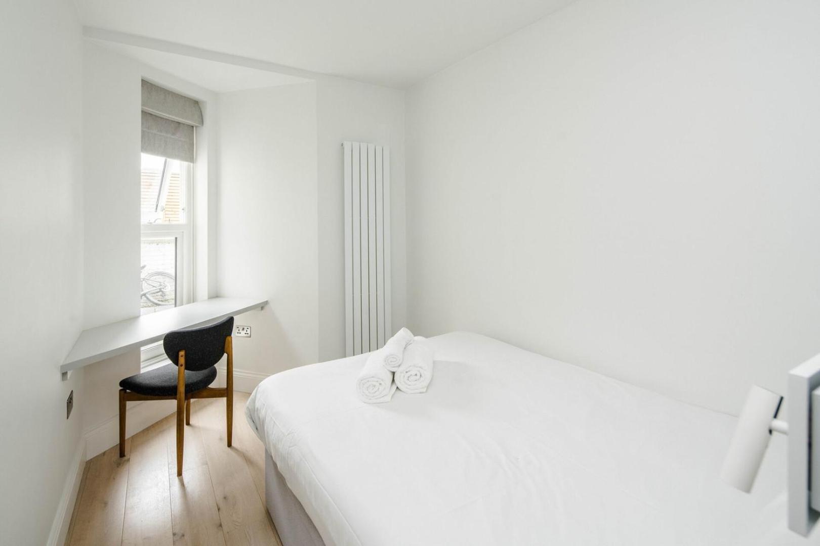 Stylish 2 Bedroom / 2 Bath In Notting Hill Apartment *