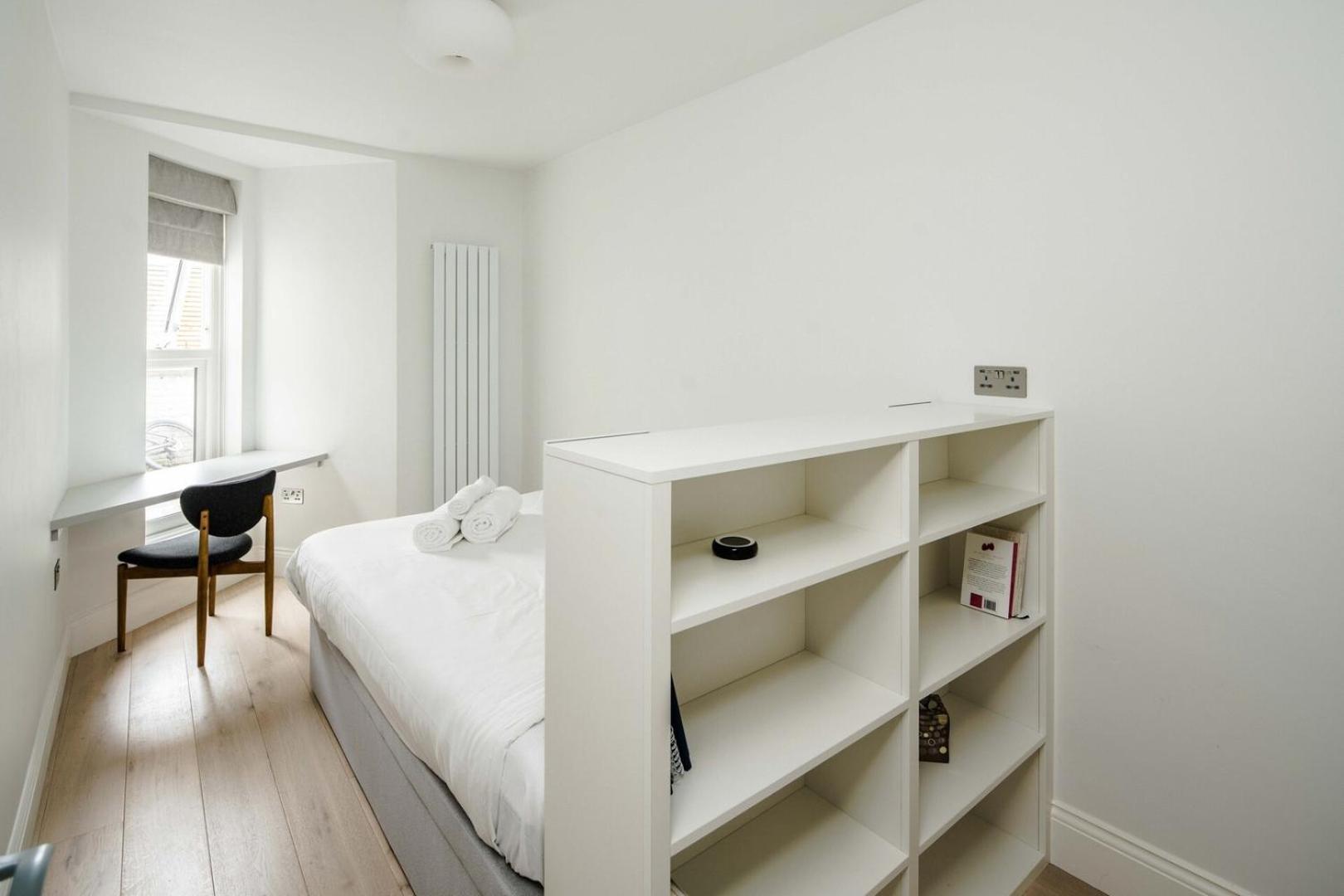 Stylish 2 Bedroom / 2 Bath In Notting Hill *