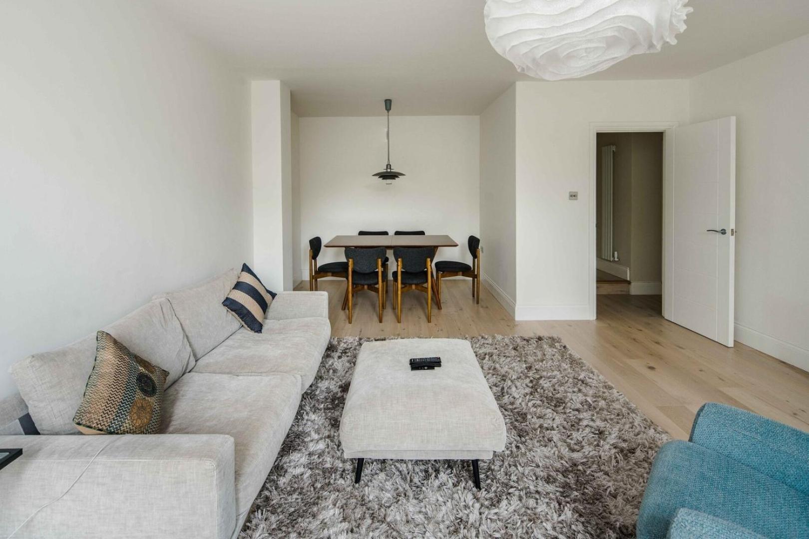 Stylish 2 Bedroom / 2 Bath In Notting Hill Apartment *