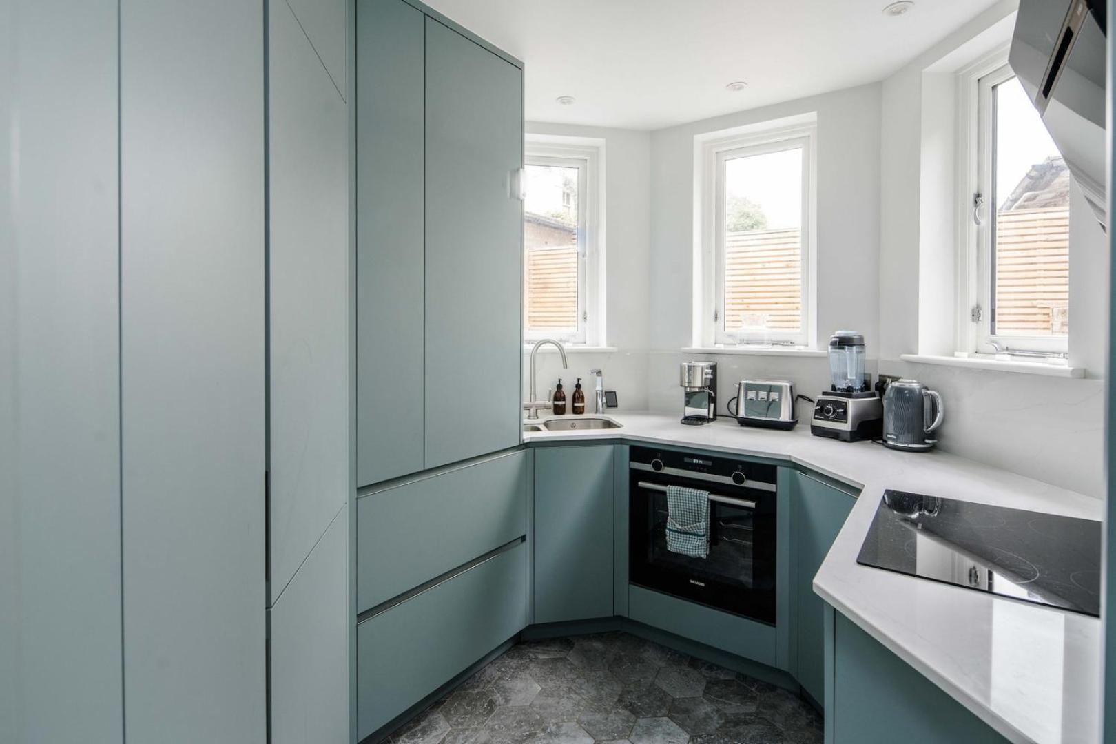 Stylish 2 Bedroom / 2 Bath In Notting Hill London