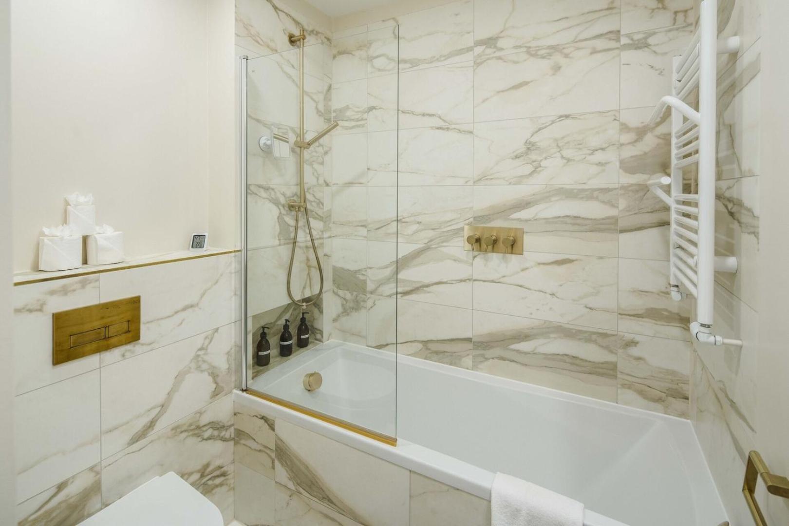 Stylish 2 Bedroom / 2 Bath In Notting Hill