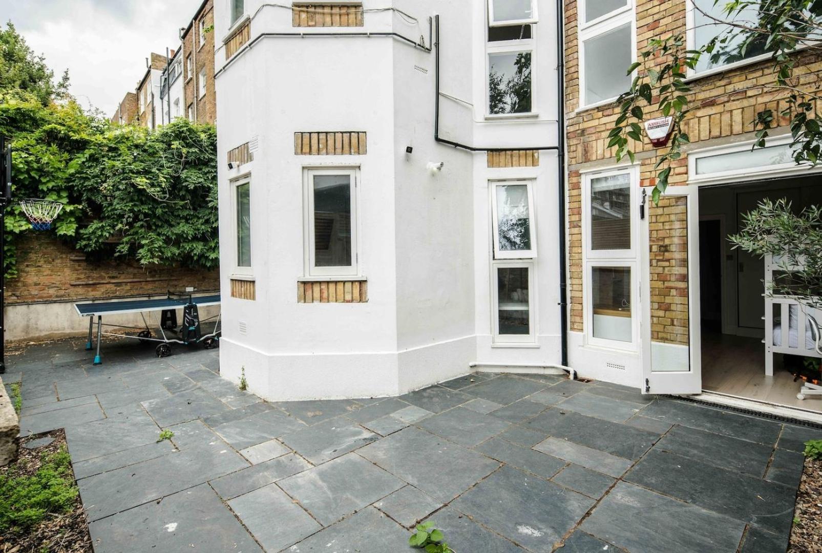 Stylish 2 Bedroom / 2 Bath In Notting Hill Apartment *