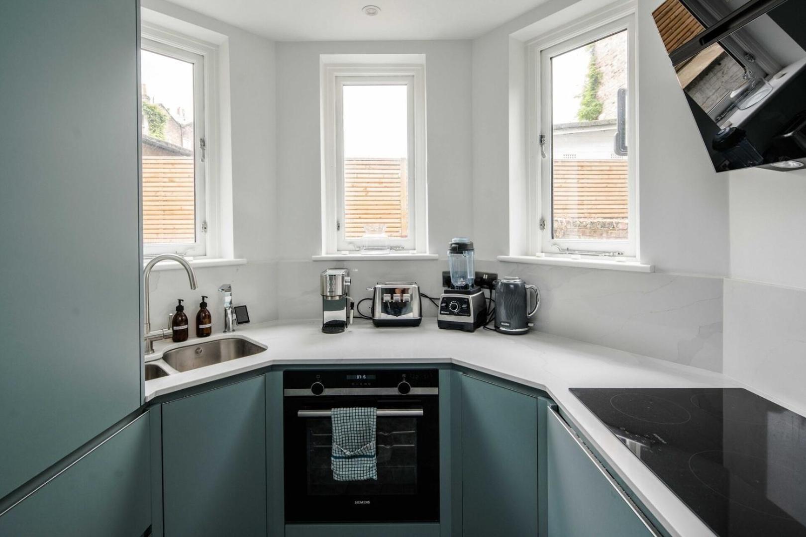 Stylish 2 Bedroom / 2 Bath In Notting Hill * London
