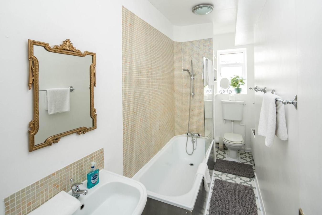 New Sleek 2bd Flat Oxford Street/soho/fitzrovia London