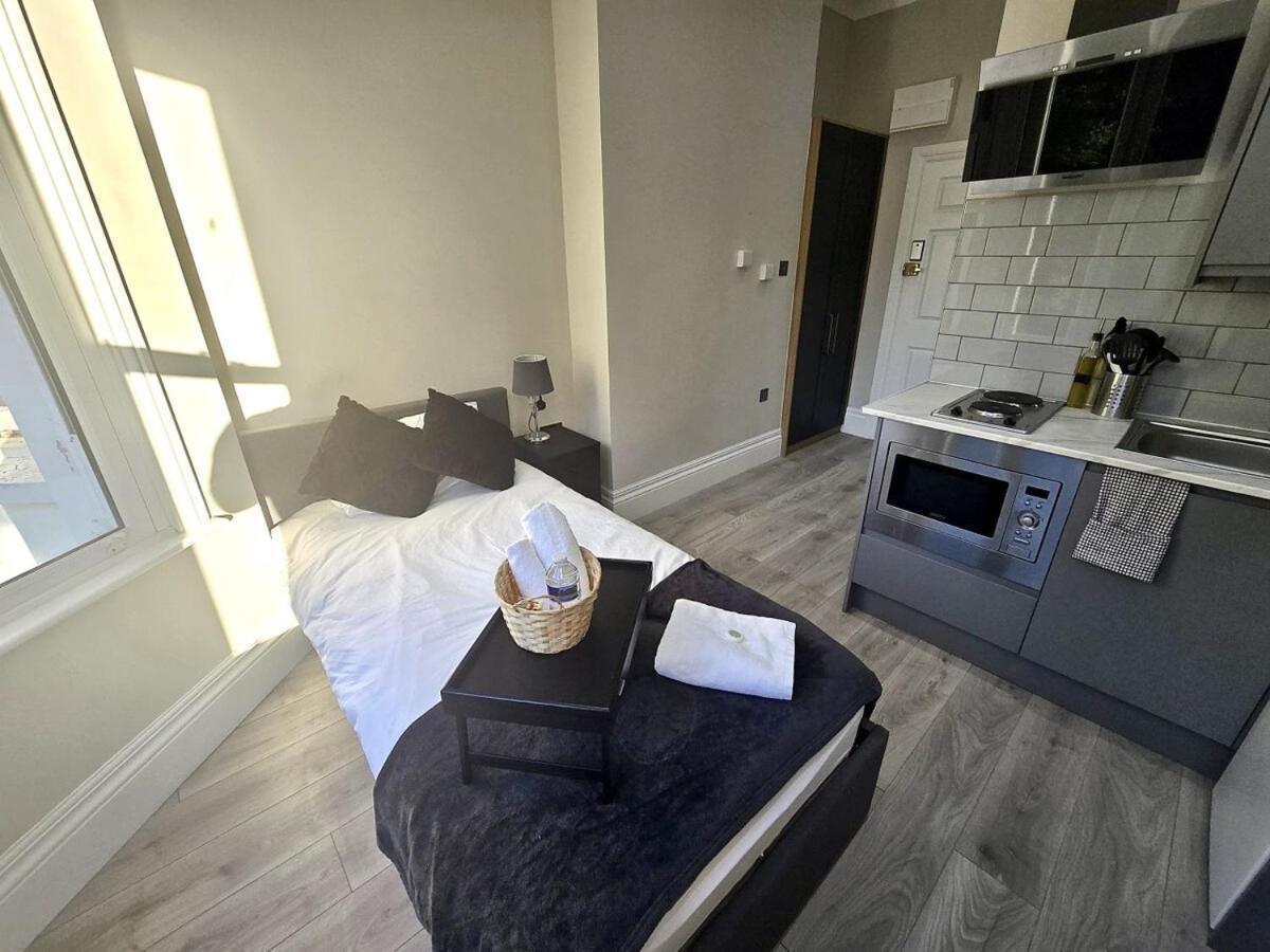 Central, 3 Minute Walk From Nearest Tube Apartment London