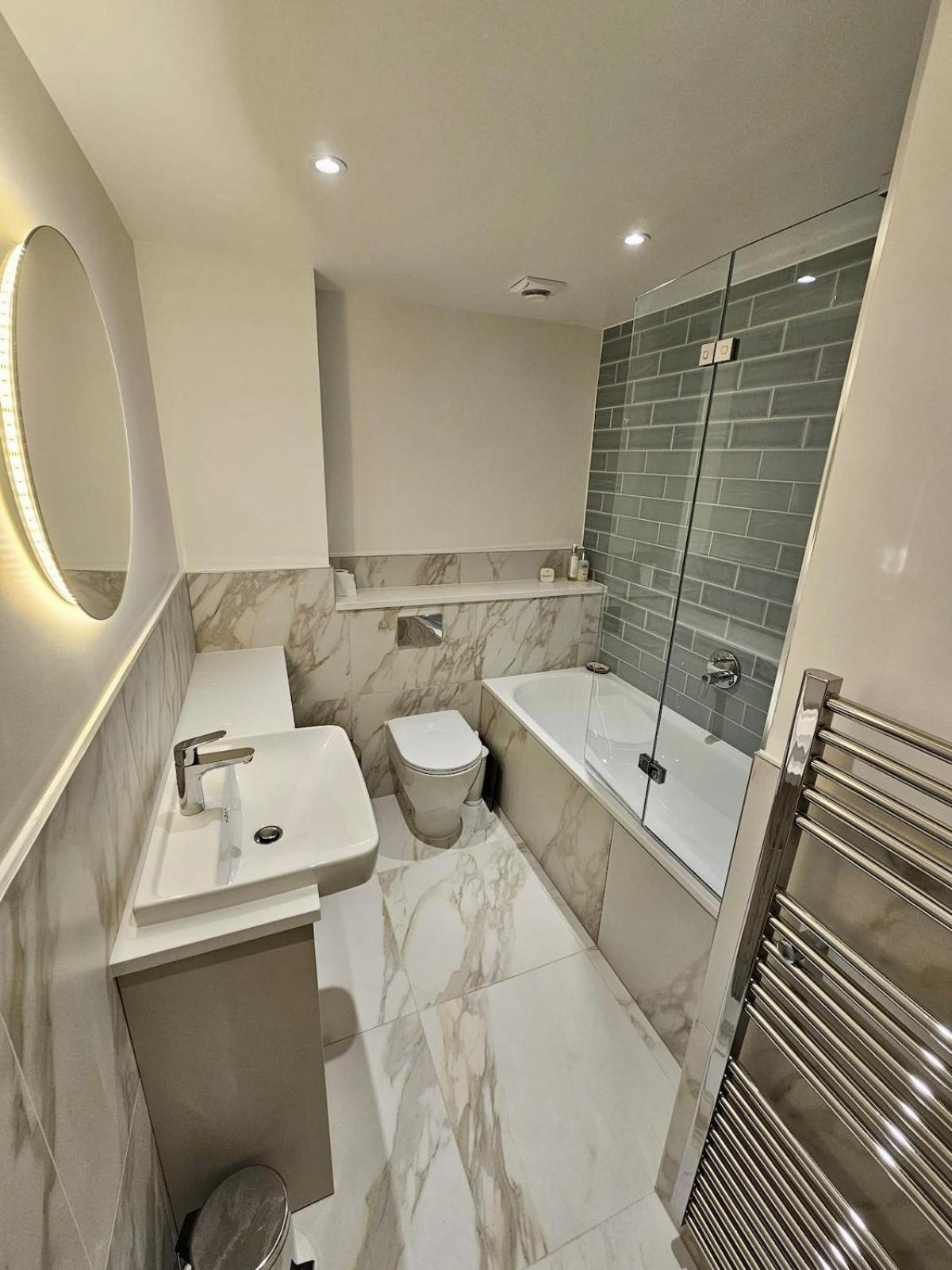Luxury 1 Bed Flat With Parking, Clapham Junction London