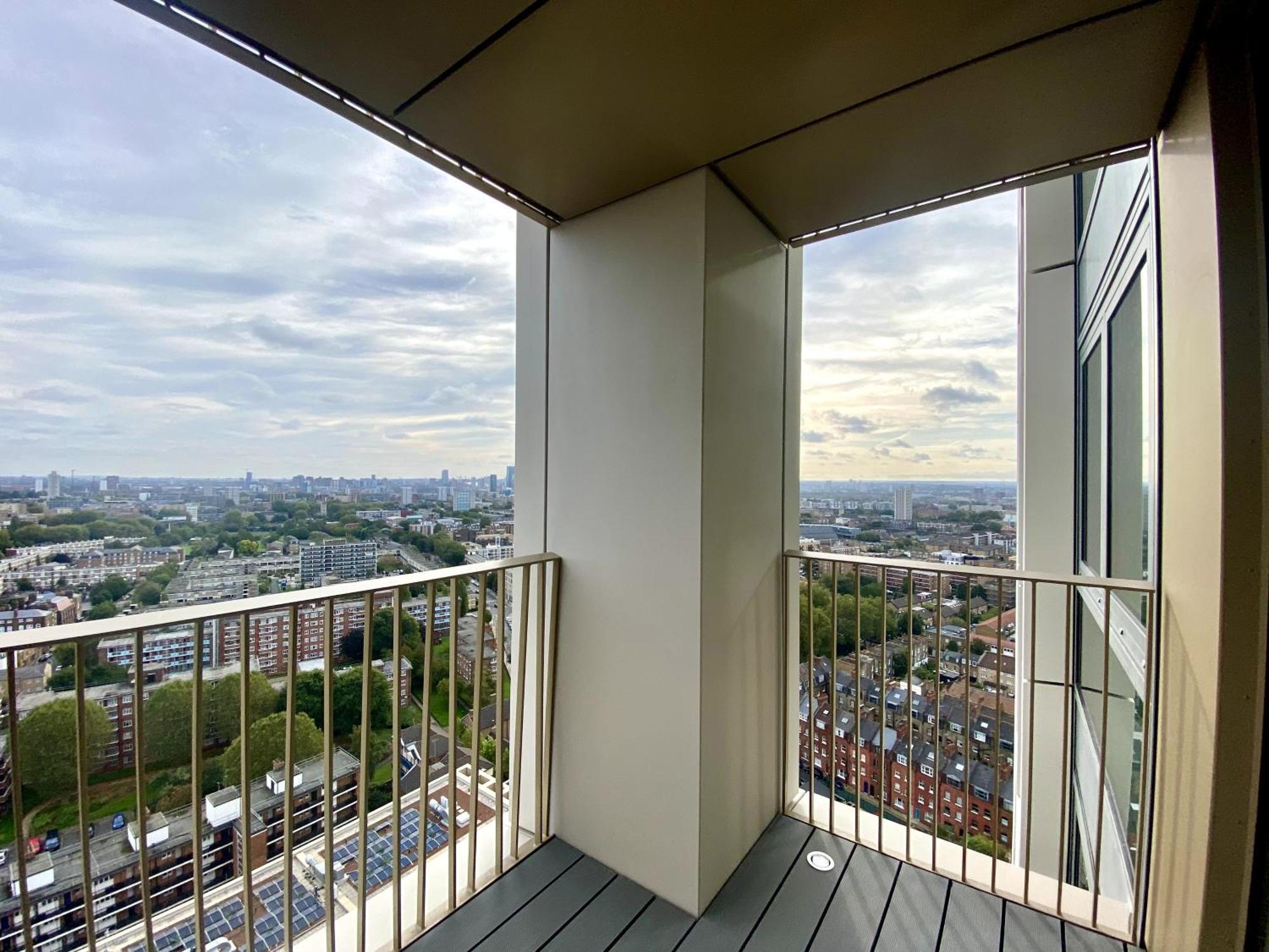 Apartment Luxury Skyline Living 2b2b