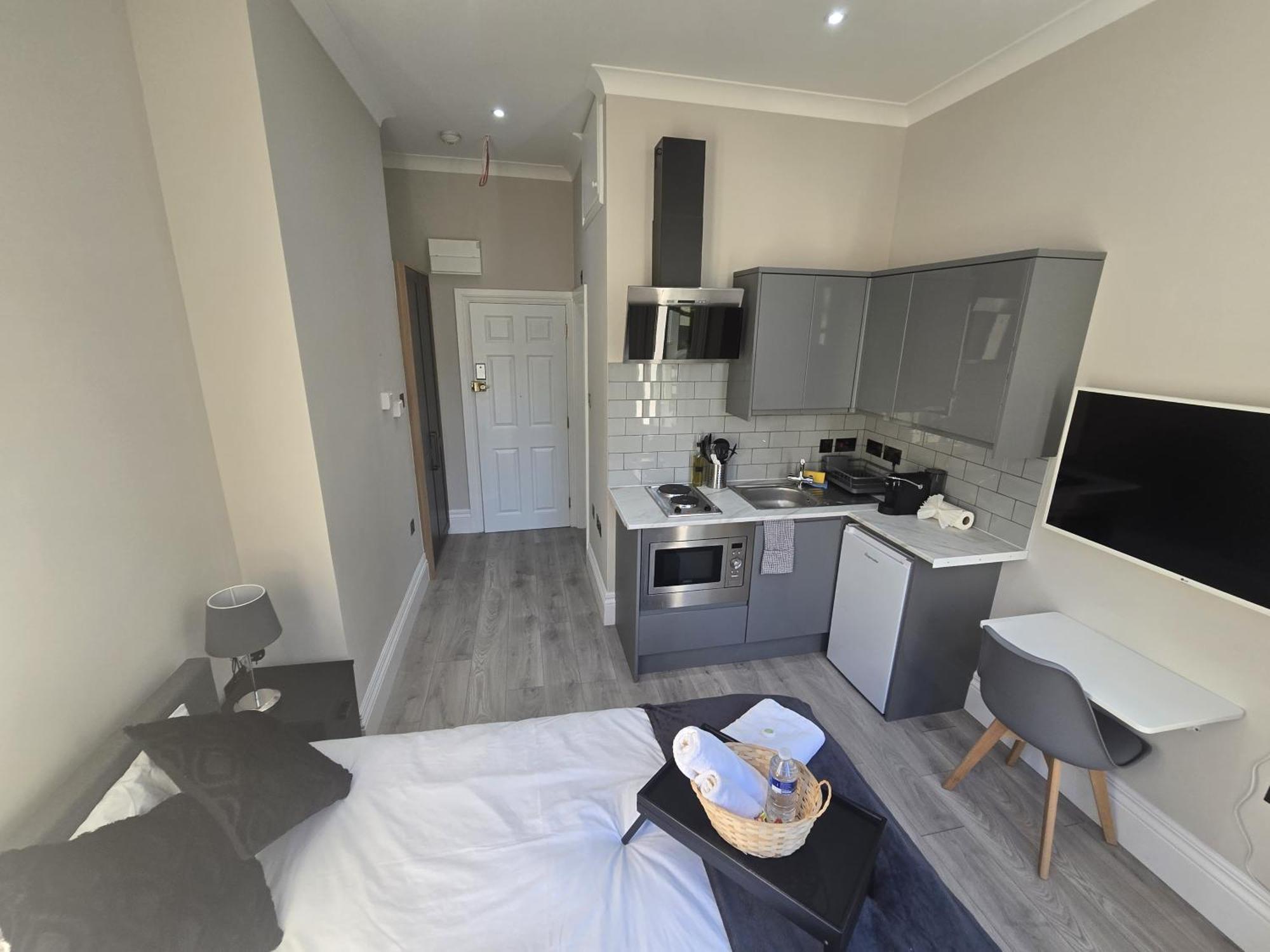 Central, 3 Minute Walk From Nearest Tube