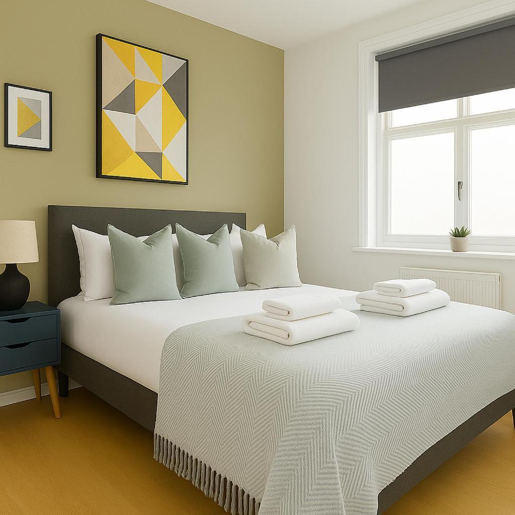 Bright In Henley House Apartment