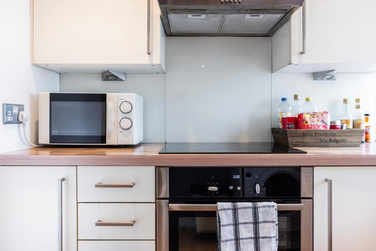 Apartment Near Kings Cross,2bd Private Balcony, Easy Grocery *