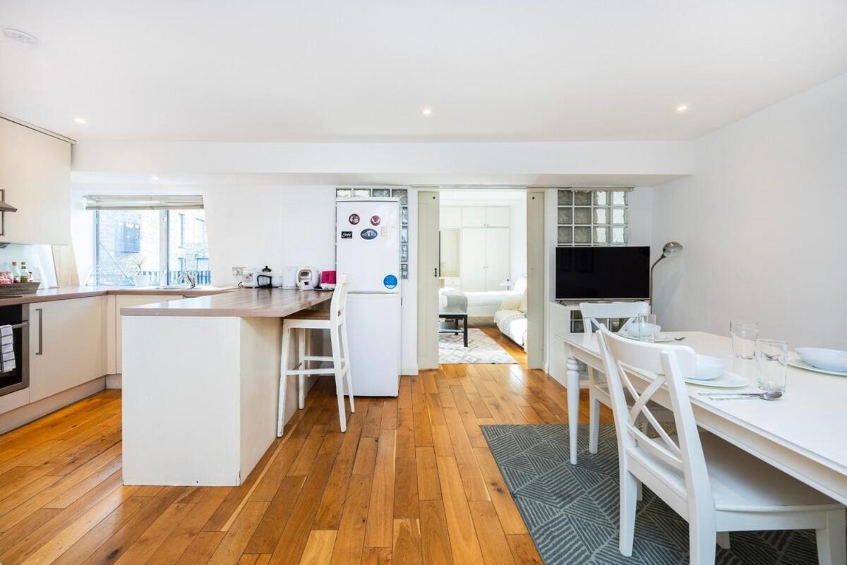 Apartment Near Kings Cross,2bd Private Balcony, Easy Grocery