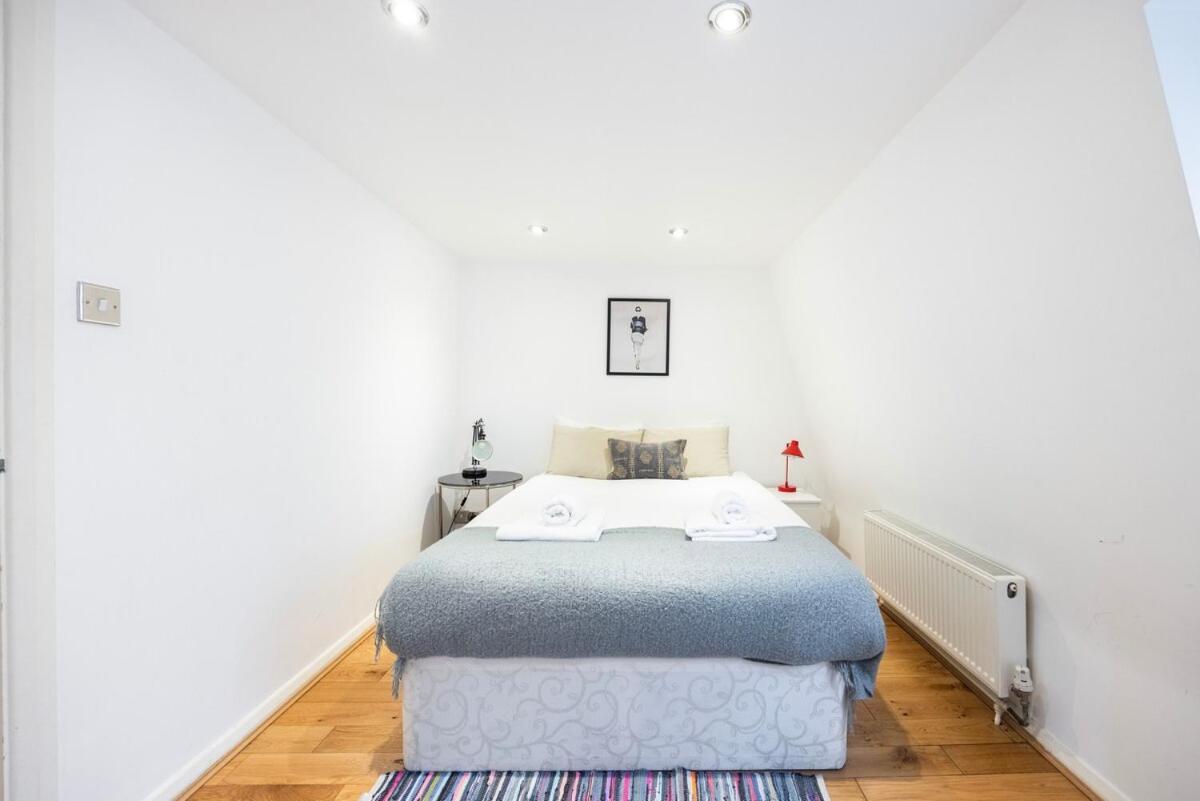 Apartment Near Kings Cross,2bd Private Balcony, Easy Grocery *