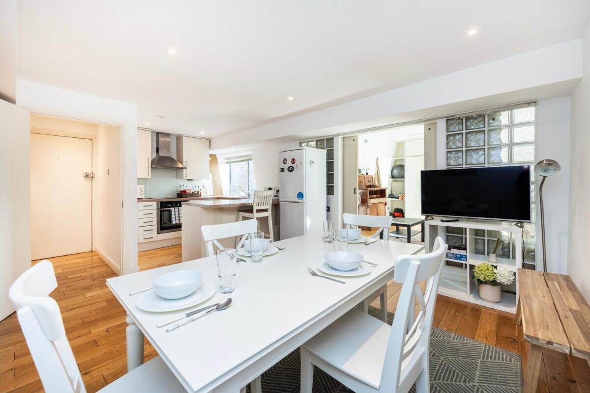 Apartment Near Kings Cross,2bd Private Balcony, Easy Grocery