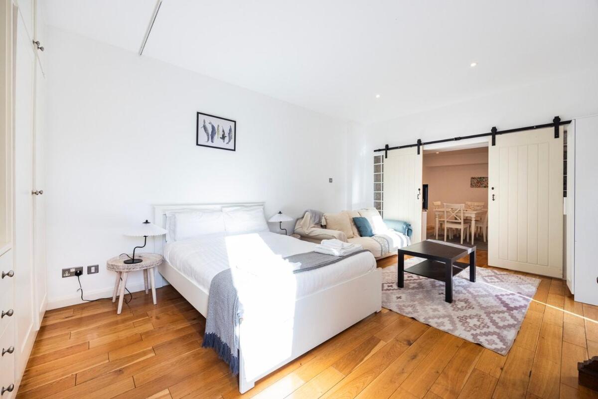 Near Kings Cross,2bd Private Balcony, Easy Grocery * London
