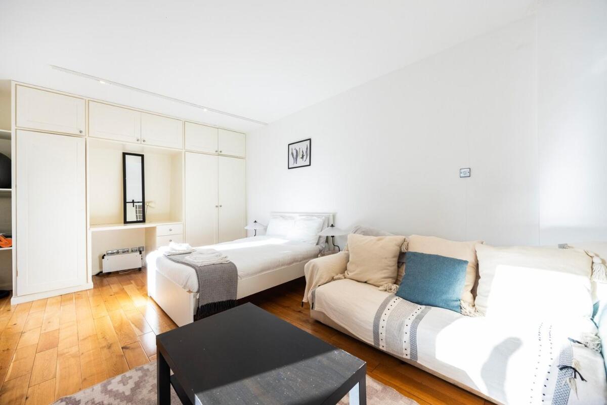 Apartment Near Kings Cross,2bd Private Balcony, Easy Grocery