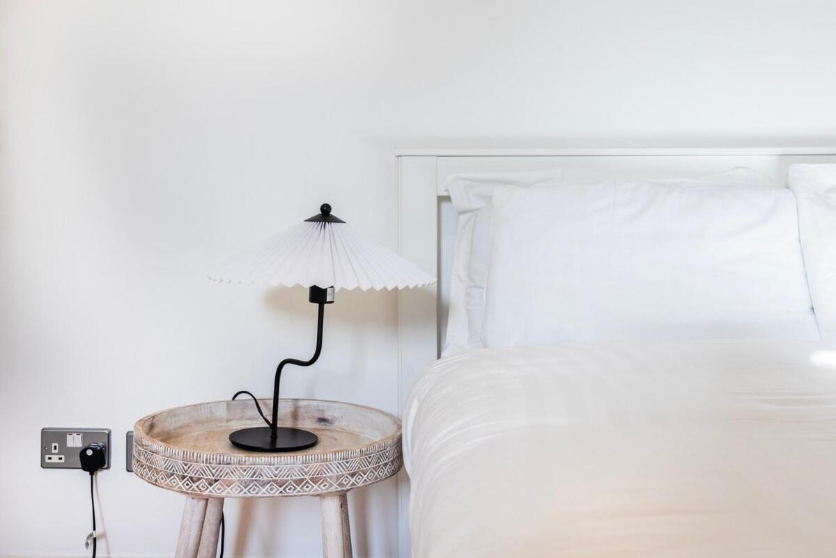 Near Kings Cross,2bd Private Balcony, Easy Grocery Apartment *
