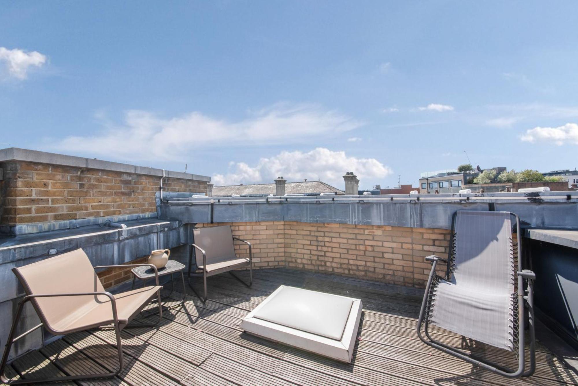 Apartment 3 Bedroom Penthouse With Roof Terrace In Covent Garden London
