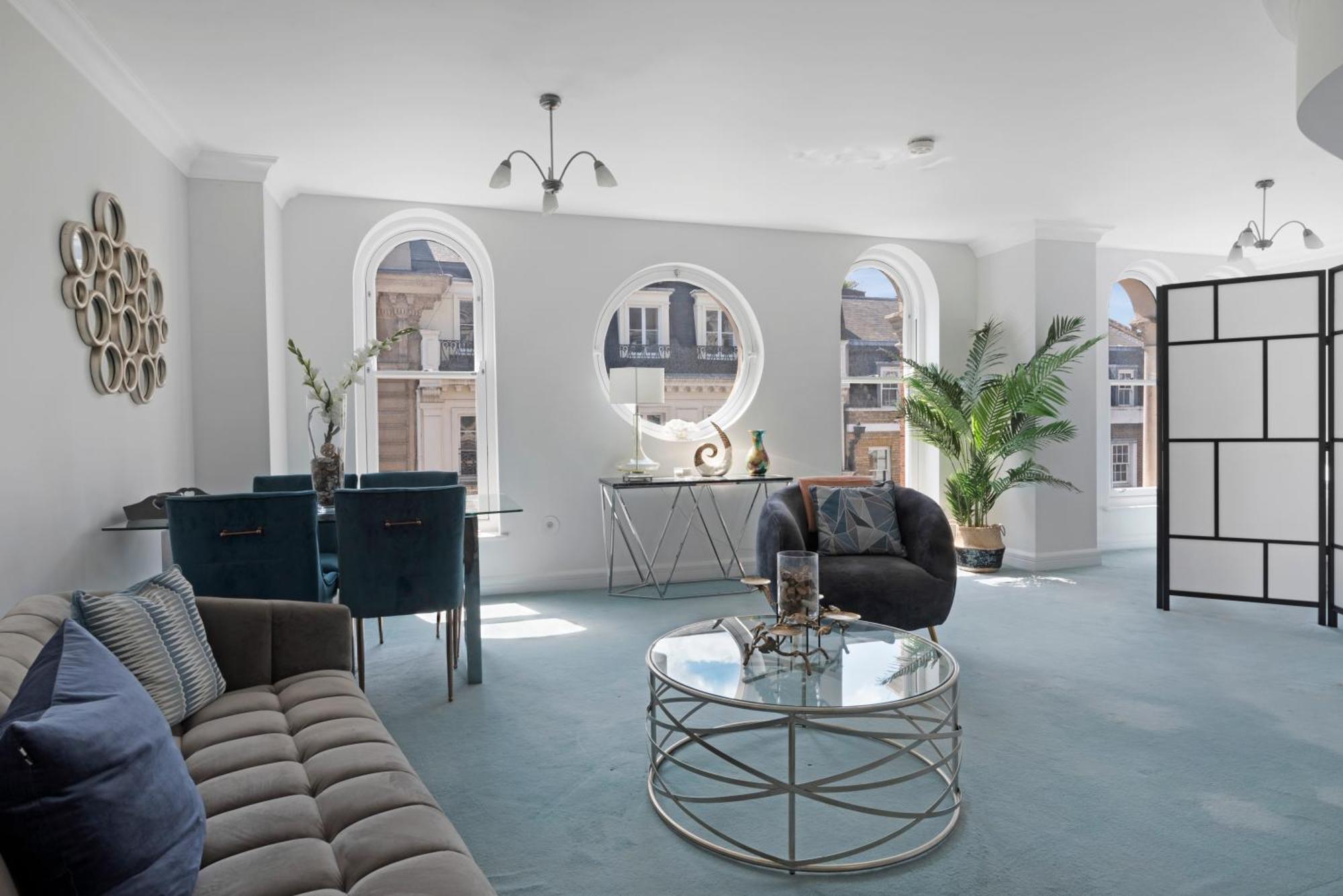 3 Bedroom Penthouse With Roof Terrace In Covent Garden *