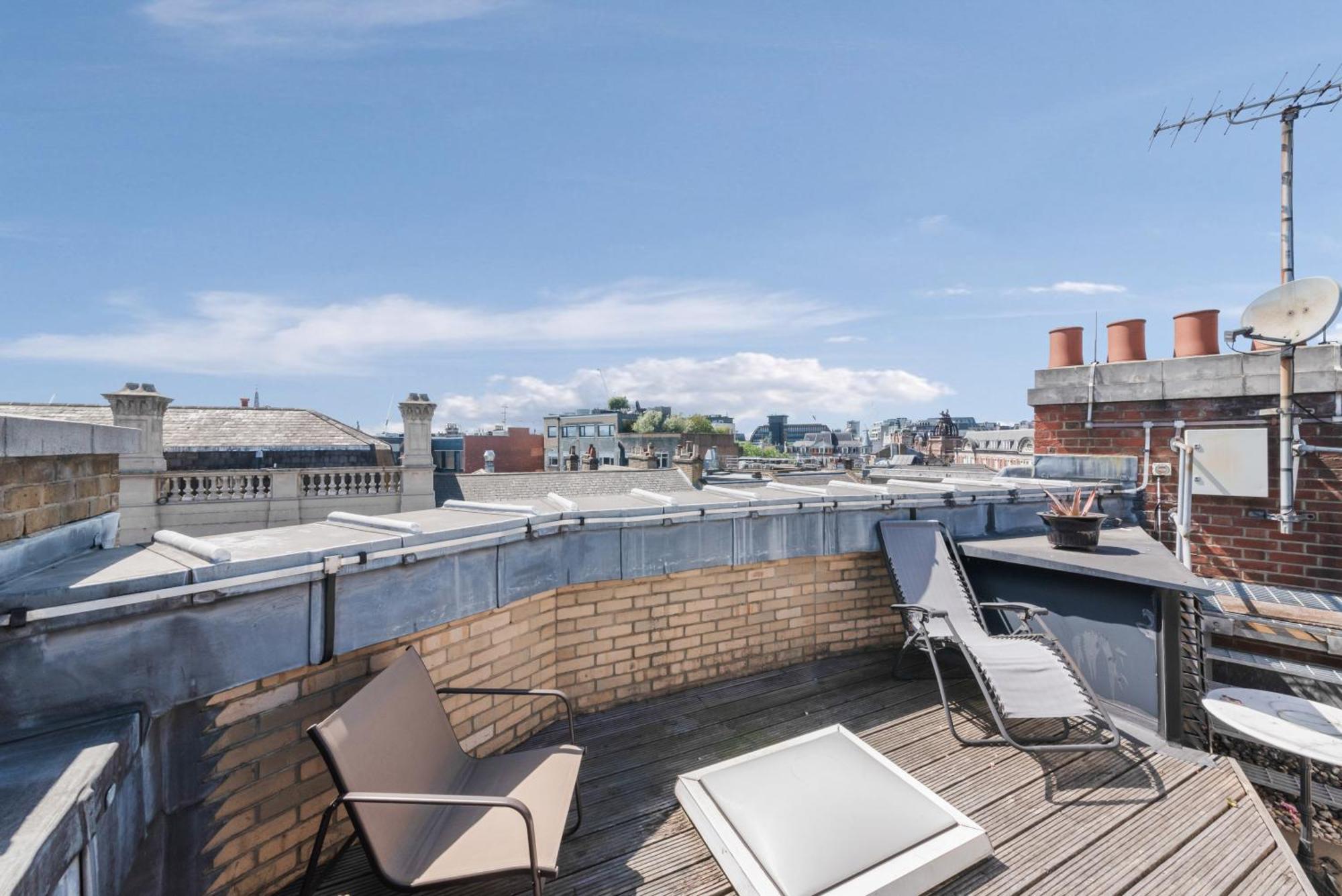 3 Bedroom Penthouse With Roof Terrace In Covent Garden London