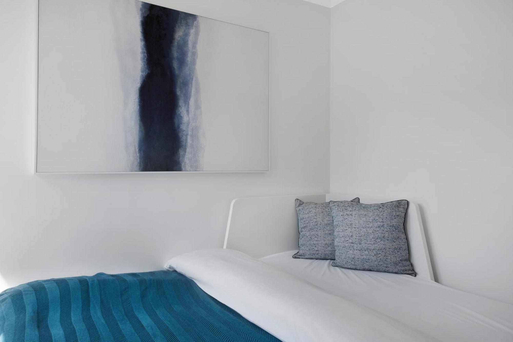 3 Bedroom Penthouse With Roof Terrace In Covent Garden * London